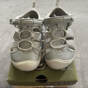 KEEN Moxie Sandal EUC size 7T